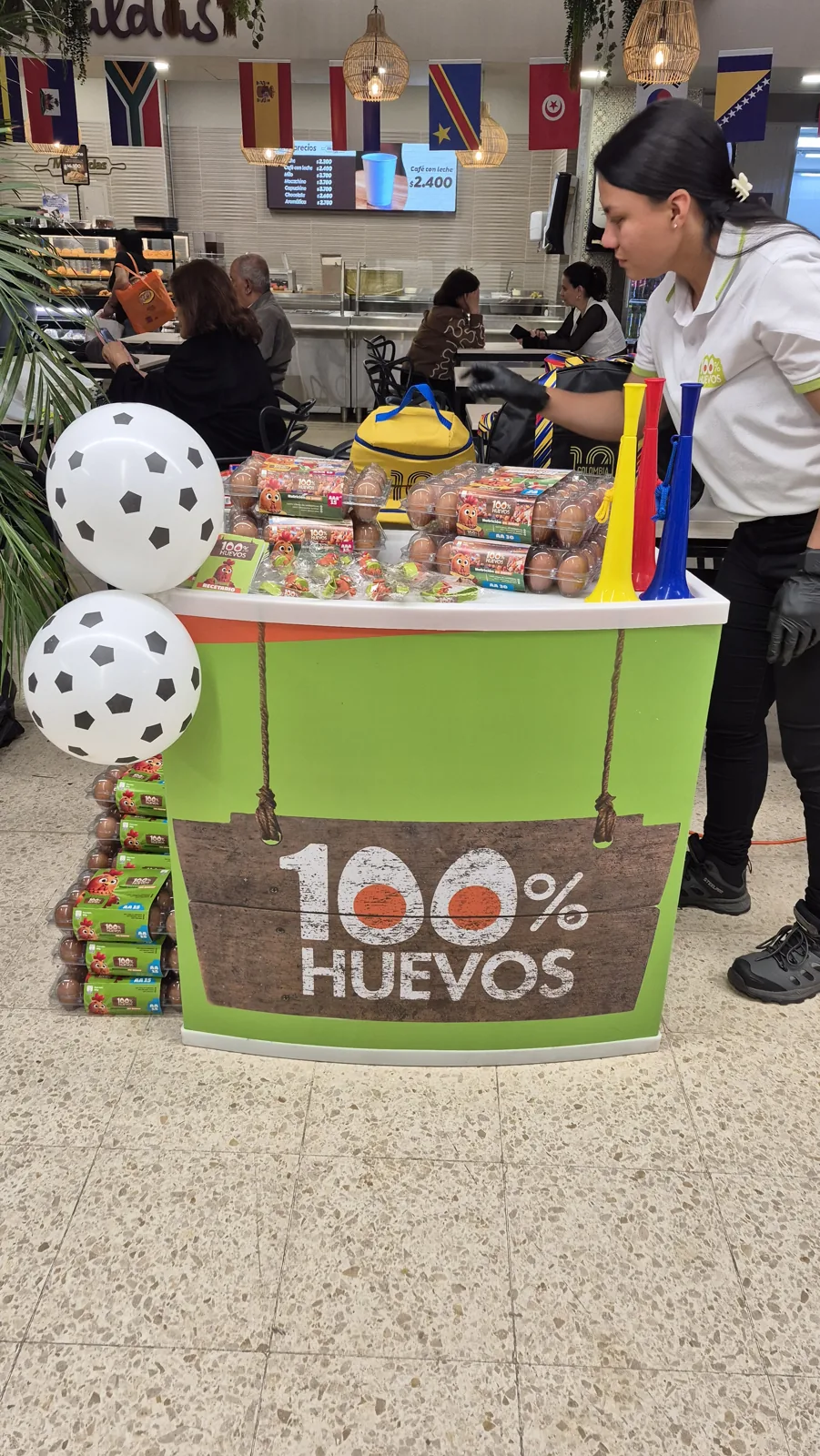 Activación de 100% Huevos en un supermercado durante el Mundial